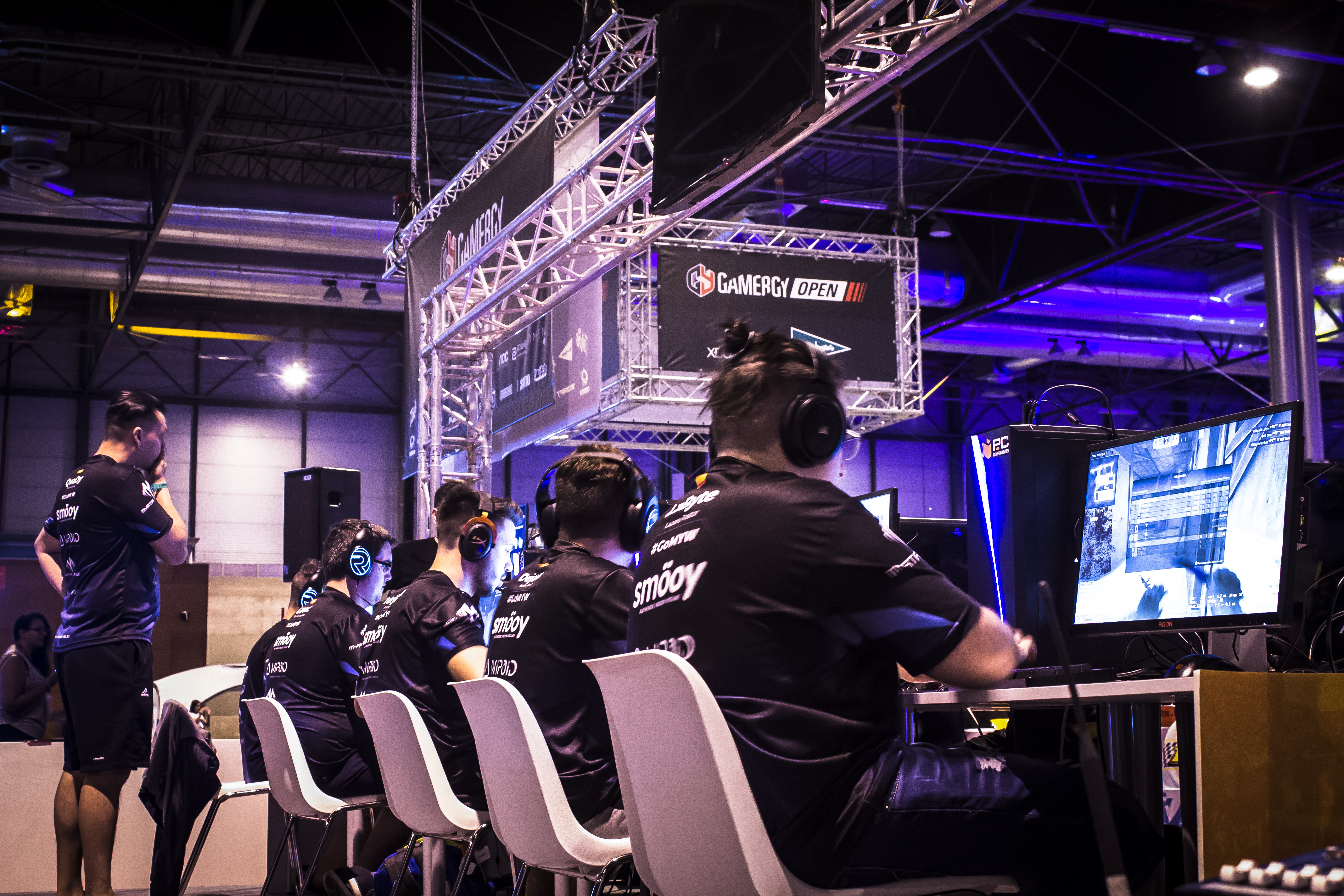 Myrtia Wolves Blue compitiendo en Gamergy