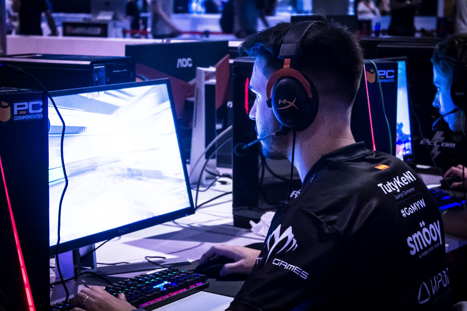 TutykeN1 compitiendo en una LAN con su equipo